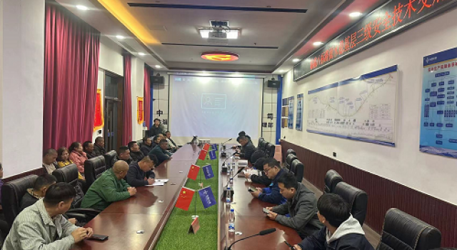 臨臨高速第六駐地辦組織路面水穩(wěn)基層三級安全技術交底