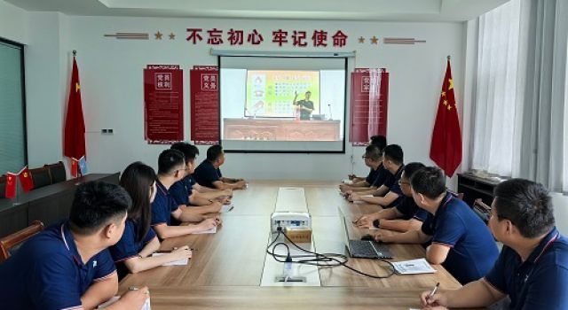 人人講安全 個(gè)個(gè)會(huì)應(yīng)急--董梁高速沈新項(xiàng)目第一總監(jiān)辦組織觀(guān)看總公司消防安全培訓(xùn)直播活動(dòng)